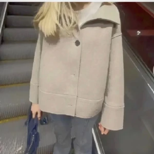 KAPPAHL KAPPA 💕💕🫶🏼🫶🏼  - Säljer den populära kappan från Kappahl!! Nypris 1199kr, mitt 599 💕💕💗💗 