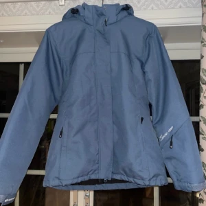 Skidjacka - Fin skidjacka från Ski industries. Det är storlek xs. Använd 1 vecka