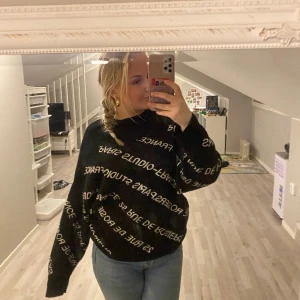 Stickad tröja  - Jätteskönt oversize stickad tröja, storlek L 