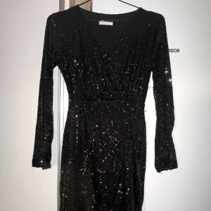 Nyårsklänning S/M - Nyårsklänning  Paljettklänning Storlek 36/38 Normal i stl
