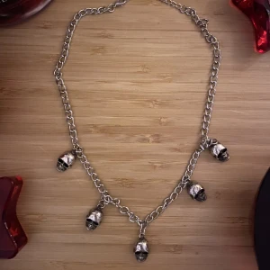 ☆ Fint Halsband ☆ - ☆ Frakten kostar 36kr (två frimärken) ☆ Samfraktar gärna ☆