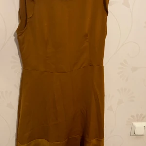 Vila klänning  - Klänning  Storlek 40 Nytt 