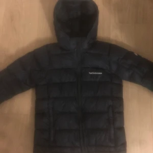 Peak performance jacka  - Jätte skön och varm vinter jacka, i stolek 160 typ xs 