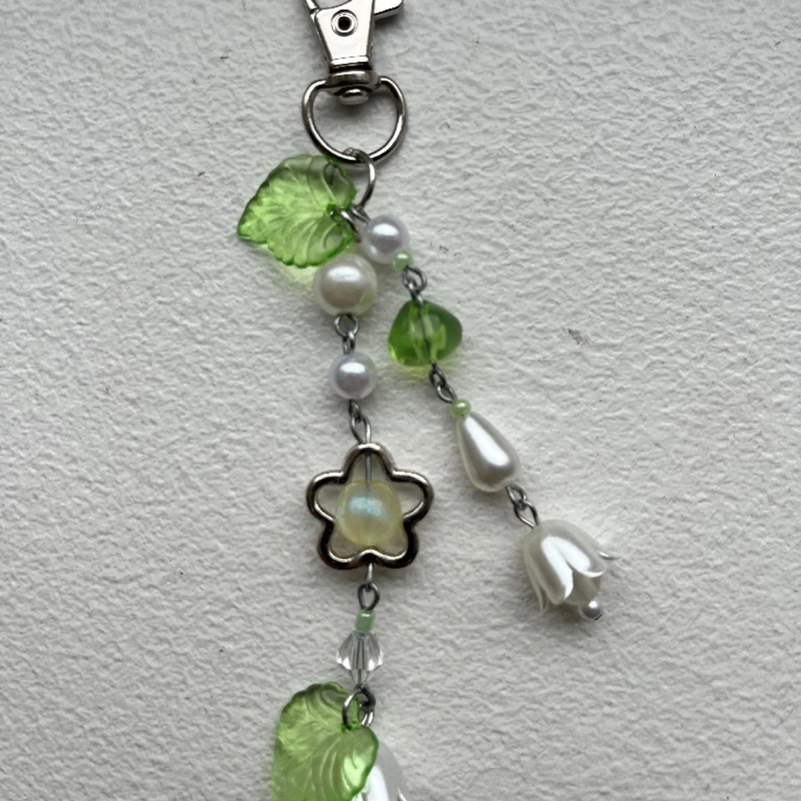 nyckelring med blommor 