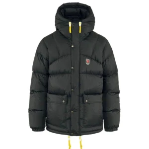 Svart fjällräven jacka - Säljer min svarta fjällräven jacka storlek xxxs (S i normal storlek) Endast använd 1 vinter och inga skador eller defekter💓Hör av er för fler bilder eller om ni har några frågor. Kan gå ner i pris vid snabb affär! Kom gärna med prisförslag🤍 Nypris: 8000kr