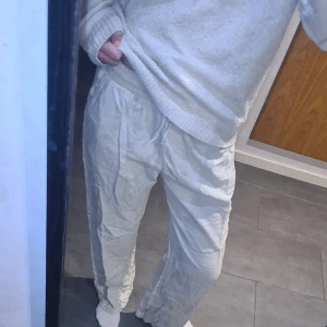 Linnebyxor begie - Säljer dessa linnebyxor från lindex då dom iner kommer till användning längre,i storlek 152-158 