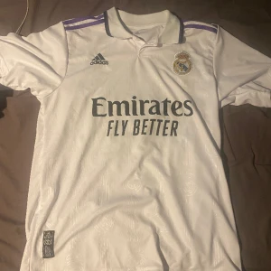 Fotbollströja  - En Karim benzema tröja från säsongen 2021/2022 