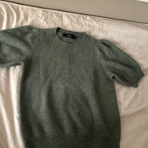 Vero Moda tröja  - Jätte fin tröja från vero Moda i stl L men passar som en M. Har samma i mörkblå. 