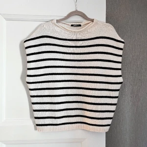 Stickad väst - Aldrig använd