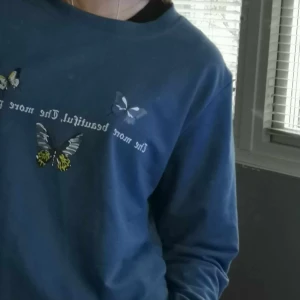 Crewneck - Tunn crewneck, mjuk. Använd fåtål gånger. 