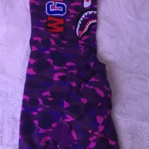 Bape hoodie  - Knappt använd bape hoodie 