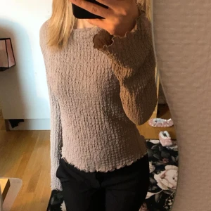 Beige/Brun tröja - Säljer denna beige/bruna tröjan! Säljer då den inte kommer till användning, använd 2-3 gånger