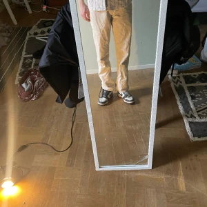 Valient jeans - Köpa från caarlings för 900. Riktigt snygga, jag är 179 cm lång och dem passar mig perfekt. Strl: xs