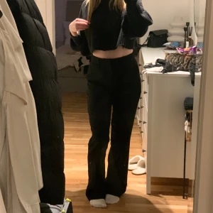 Kostymbyxor - Säljer mina bik bok kostymbyxor då dom är lite stora för mig, inte använt bara fåtal gång.