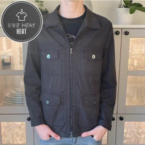 Oscar Jacobsson jacka - Tja, säljer nu min sjukt feta jacka från Oscar Jacobsson i storlek m! Skick 9/10, inga defekter. Hör av dig vid frågor eller funderingar!