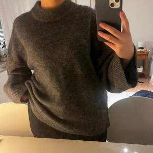 Mörkgrå stickad tröja från Gina Tricot😍 Strl L (oversized)