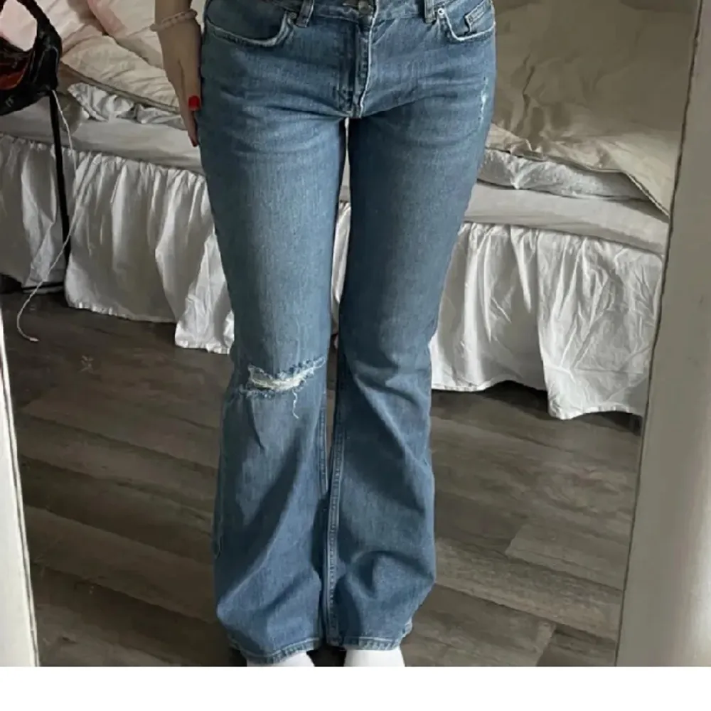 💗💗suoerfina jeans från gina💗💗 som jag tyvvär köpte i fel storlek här på plick🥲bra kvalite, helt felfria. Kan även tänka mig byta mot ett par jeans från gina 🥰 bilden är från tidigare säljare. Jeans & Byxor.