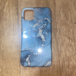 🩵 SÄLJER MOBILSKAL FÖR IPHONE 11 🩵 - Använd ungefär 3ggr så är precis som ny. Inga fläckar. Har ej möjlighet att frakta, kan endast mötas upp här i Östersund 🩷 Swish eller kontant.