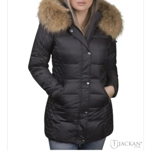 ROCKANDBLUE JACKA! - Säljer min rockandblue jacka, bra skick, använt några gånger! Storlek 34. Ursprungliga priset 2000kr mitt pris 300 eftersom jag ALDRIG använder