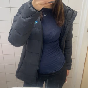 Intimissmi tröja - Storlek S den är i helt okej stick har använt några gånger+ ni betalar frakt själv