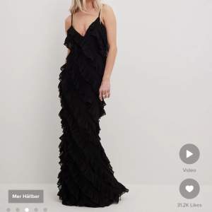 Säljer denna helt oanvända klänning från NA-KD❤️ prislapp kvar, nypris 699kr + frakt