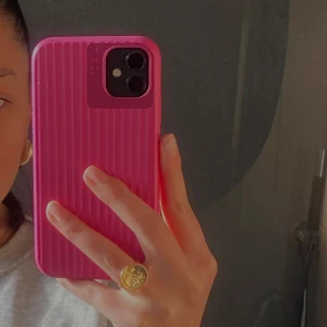 Nudient Skal  - Ett rosa nudient skal i fint skick🩷 den är till iPhone 11!! Säljer pga att jag har ny mobil🤍