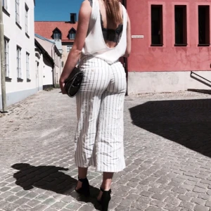 Filippa K byxa - Byxor från Filippa K, endast använda en gång. Väldigt smickrande modell, framhäver former