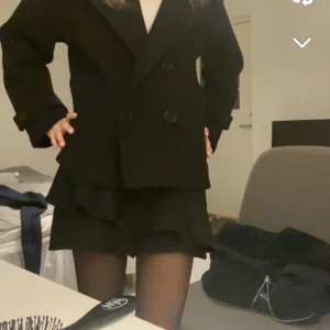 Shortskjol - Rensar garderoben säljer pågrund av ingen användning, jättefin nästan aldrig använda