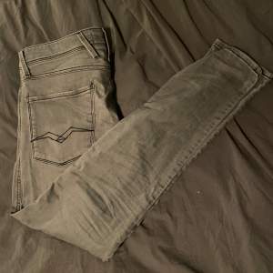 Ljus gråa replay jeans i fint skick cond 8/10