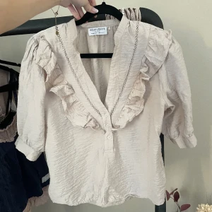 Blus - Sååå Fräsh blus ifrån Lindex💓använd få gånger så den är som nyskick!!