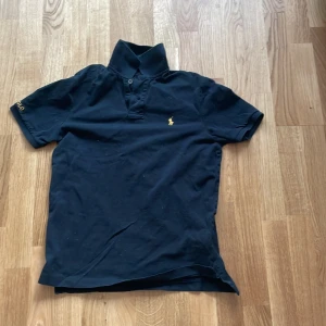 Ralph lauren pike - Fet Ralph lauren pike. Bra skick. Priset kan diskuteras!