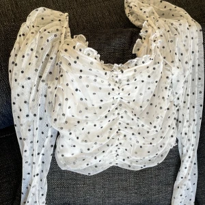 Topp - Strl 36. Använd en gng. Köpt second hand så vet ej var den är ifrån. 