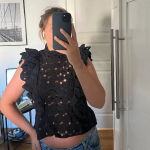 Topp hm  - Sååå fin topp från Hm!! Använd endast en gång, säljer pga ingen användning därefter.. nypris ca 599 om jag inte minns fel💕💕