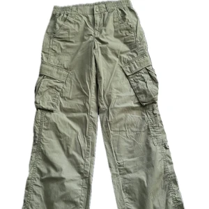 Byxor  - Cargobyxor med raka vida ben ⭐️