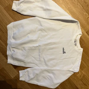 Adidas hoodie - Använd fåtal gånger. Inga fläckar eller andra skavanker.