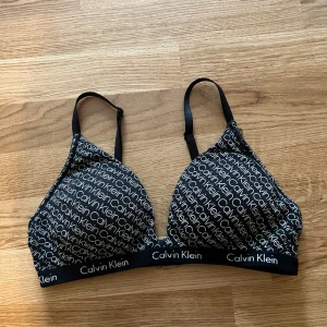 Calvin Klein bh - Använd fåtal gånger, är i väldigt bra skick. 