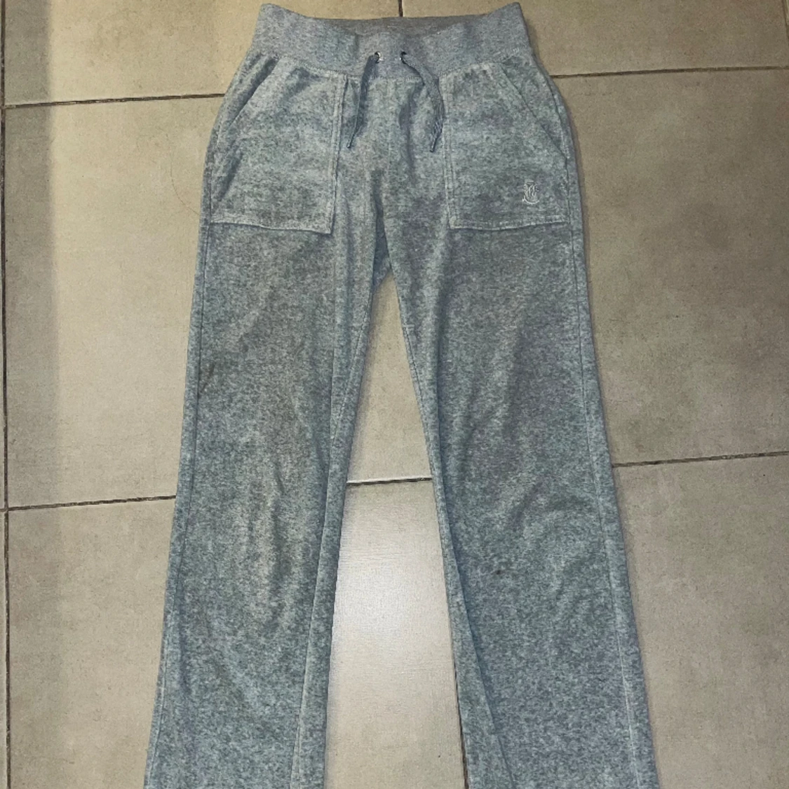 Grå juicy byxor storlek xxs  - 90