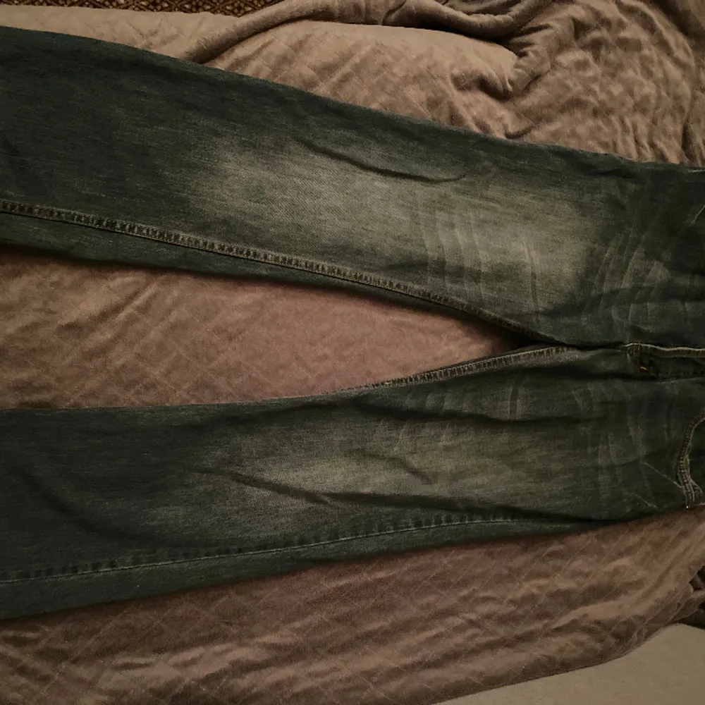 Tjena! Jag säljer ett par docle gabbana jeans för 950kr ny pris 3800kr | skick 7/10 | kom dm för strl | . Jeans & Byxor.