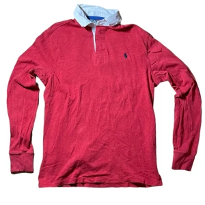 Vintage Polo Ralph Lauren skjorta   - Jag säljer denna Polo Ralph Lauren Tröja i Storlek M inga defekter men den är lite solblekt Skriv gärna om ni har några ytterligare frågor 🌻🪻🌾