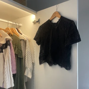 Svart spetstopp  - Zara topp med spets ❤️❤️storlek S