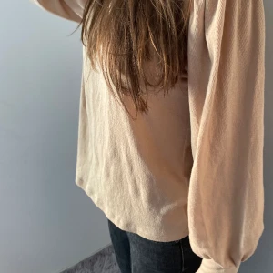 blus från vila  - en fin blus från vila som aldrig kommit till användning. meddela mig om du är intresserad. +frakt 