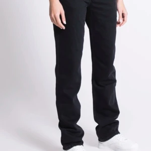 Icon jeans - Säljer mina oanvända jeans, då de inte kom till användning, så de är i nyskick. Köpte för 400kr på lager 157 i XS. Skriv för pris förslag, funderingar eller egna bilder.