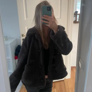 Teddy jacka💕 - Superfin brun Teddy jacka med knappar💕superfin nu till våren