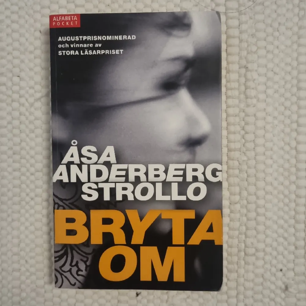 En ungdomsbok i fint skick.  Vid köp: Möts upp i centrala Stockholm. Övrigt.