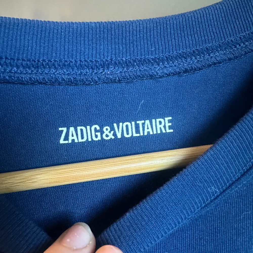 Säljer denna jätte fin Zadig Voltaire tröja💗 Använd 1  men som ny och alla pärlor sitter kvar. T-shirts.