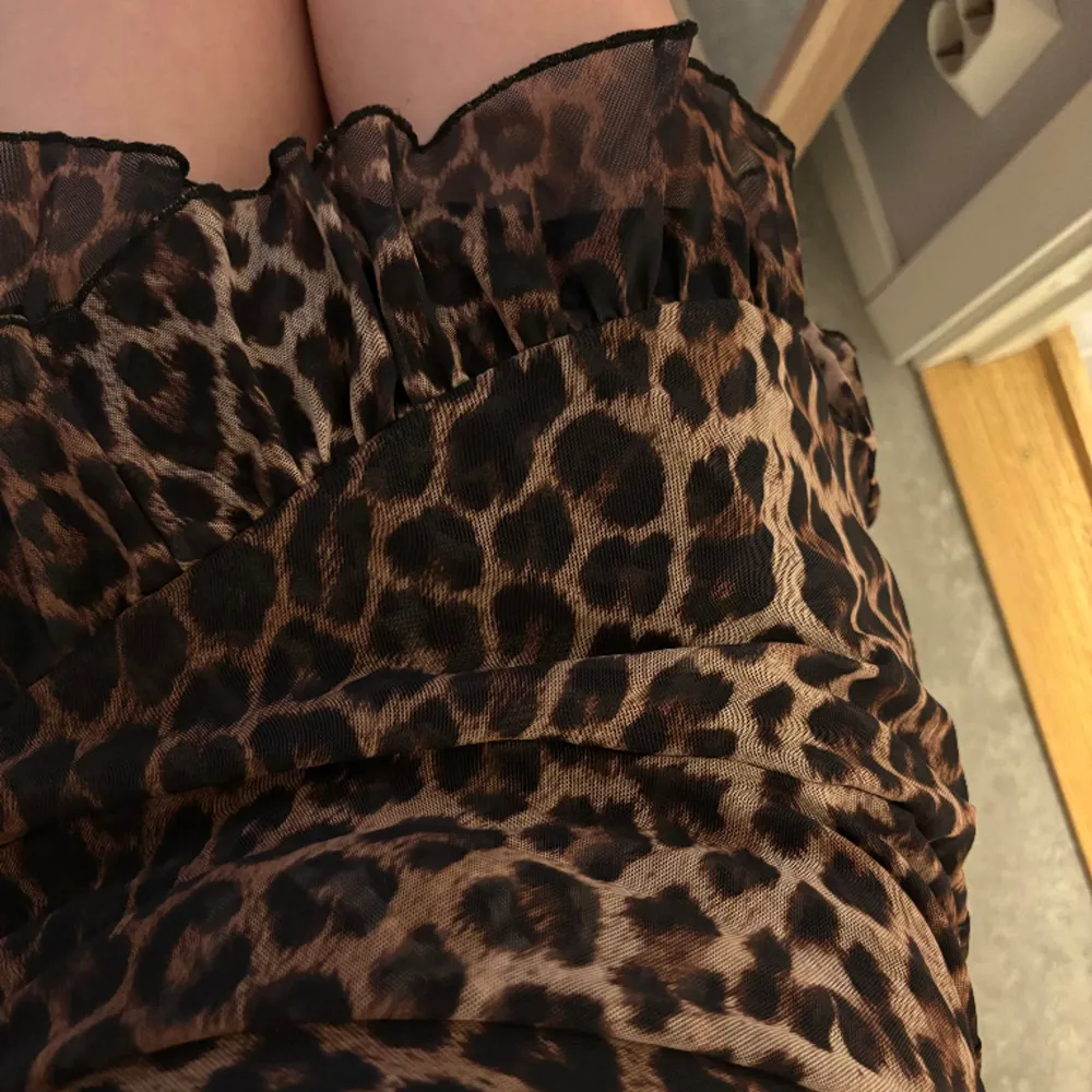Leopardmönstrad kjol från Nelly. Knappt använd. I mycket fint skick.. Kjolar.