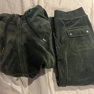 juicy couture - Jag säljer mitt juicy sätt skick bra. Tröjan 700 byxor 600  För hella sättet 1200 Byxor är i xs Och tröjan i s