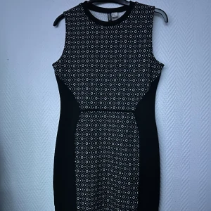 Klänning  - Väldigt lite använd och i gott skick 