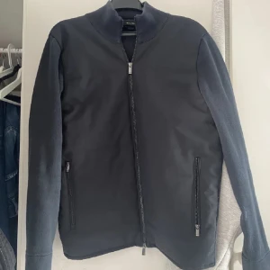 Massimo dutti cardigan  - Massimo dutti cardigan, knappt använd! Passar inte priset så buda på😀
