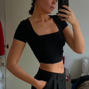 Svart topp - Svart topp från Zara i så fint skick